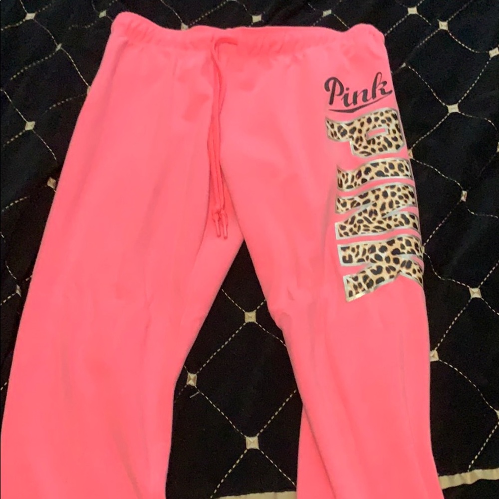 Pink Victoria’s Secret- Sweat pants💕